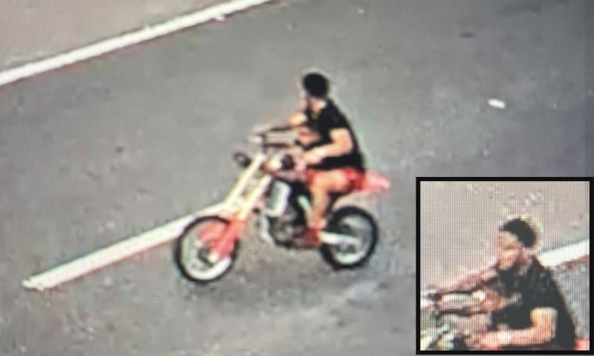Ocala Police Department man flees traffic stop wtih child on dirt bike